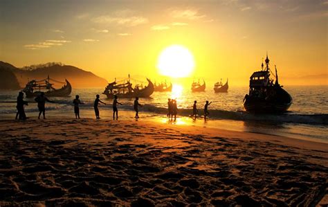 Berikut daftar rekomendasi tempat wisata di jember jawa timur terbaru yang paling indah. Harga Tiket Masuk dan Lokasi Pantai Papuma Jember, Surga ...