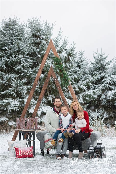 Christmas Mini Session With Triangle Arbor Wagners Tree Farm