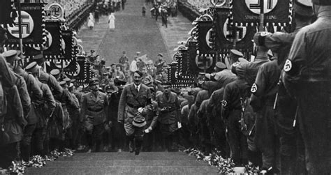 36 Chilling Photos That Explain The Nazis Rise To Power