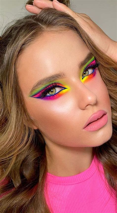 35 Cool Makeup Looks Thatll Blow Your Mind Rainbow Makeup Look Fashion Show Makeup