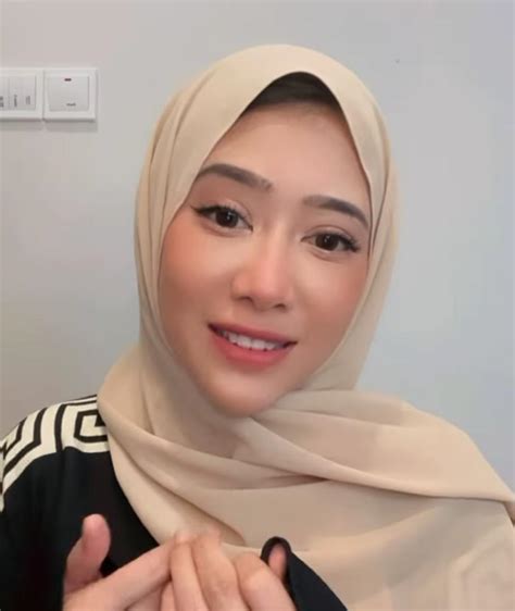 “nampak Lain Bila Bertudung” Video Pakai Hijab Penampilan Fatin