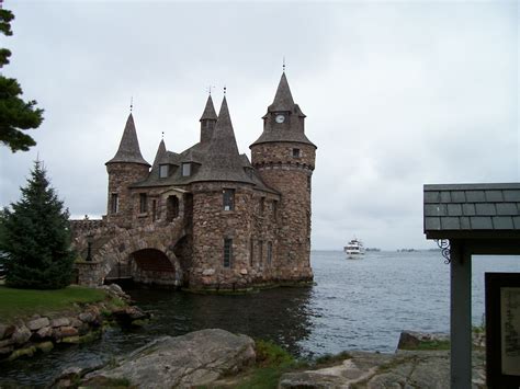 stone castles | - Stone Bridges Waymark - Boldt Castle Powerhouse