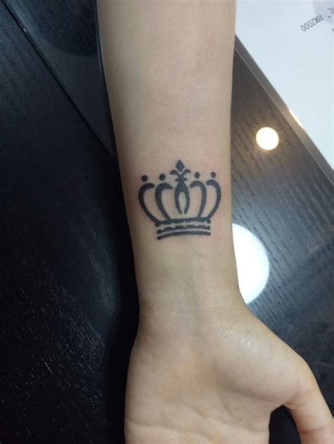 finally my first tattoo queen crown tattoo crown tattoo design tattoos small geometric