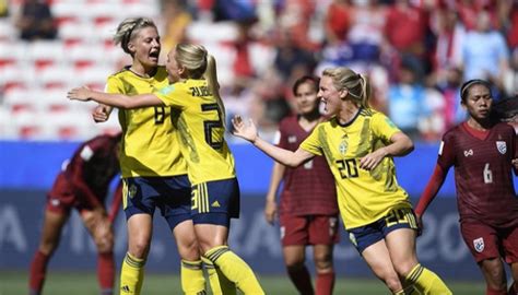 منتخب السويد لكرة القدم هو ممثل السويد الرسمي في رياضة كرة القدم. منتخب السويد يبلغ ثمن نهائي مونديال السيدات