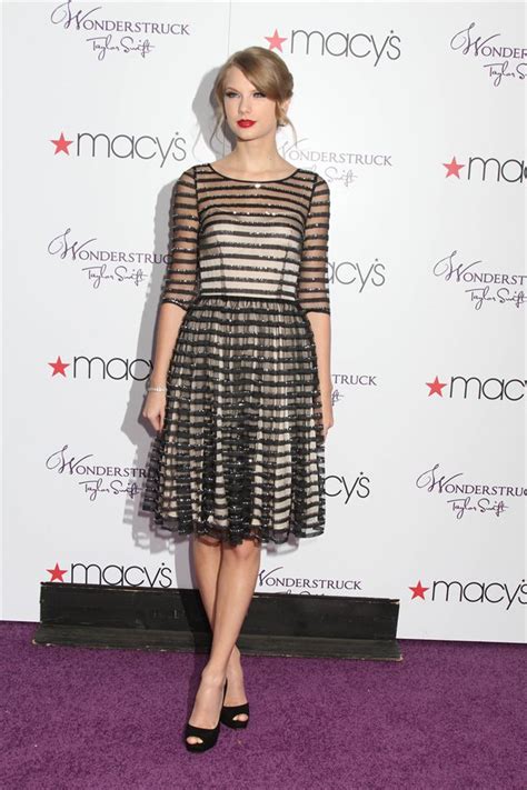 東京都在住。 少女漫画を中心に活躍中。 代表作に「えっ？ 平凡ですよ??」（原作：月雪はな、アルファポリス、全3巻）、「側妃志願!」 （原作：雪永真希、アルファポリス、全2巻）「執事の国の黒アリス」（kadokawa／エンターブ. テイラー・スウィフト - 写真 - 人物情報 - クランクイン!