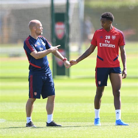 Promising arsenal youngster joe willock was lucky to escape without any serious injury after footage was posted online of him spinning his $185 car crash: Joe Willock Car : Moment Young 50 000 A Week Arsenal Star Joe Willock Loses Control Of His ...