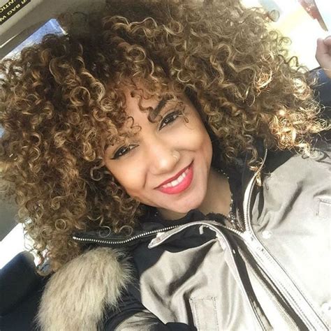 We've seen a plethora of looks hit the streets that are both fashionable and flattering, now that everyone is finally starting to embrace their natural texture. 20 Photos of Type 3B Curly Hair | NaturallyCurly.com