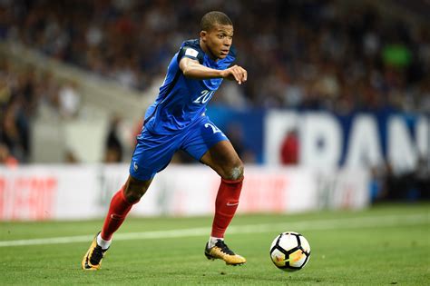 In frankrijk spreekt men frans. 'Mbappé slechts 92 miljoen euro waard, Neymar wel op ...