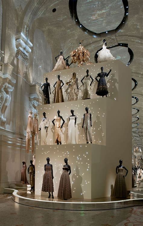 Le Musée Des Arts Décoratifs Célèbre Les 70 Ans De Dior