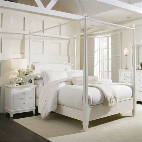 The wooden bed frame sits on the floor with thick panelling. Mix and Chic: Contemporary and gorgeous four poster bed ...
