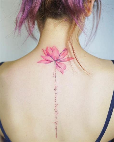Este hermoso tattoo de rosa con espinas, significa una linda forma de llevar en tu cuerpo un diseño de flores y plantas. Pin en Tat me up!
