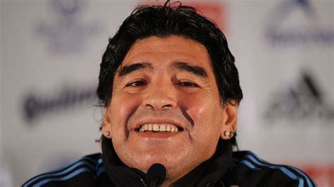 Wird maradonas leiche wieder ausgegraben? Wird Maradonas Leiche bald in einem Museum ausgestellt ...