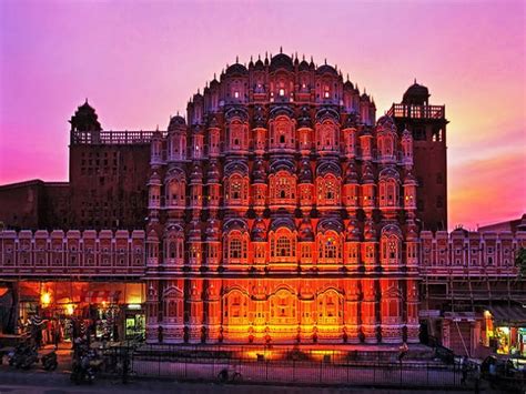 Top 20 Famous Monuments And Distinctive Landmarks Of India