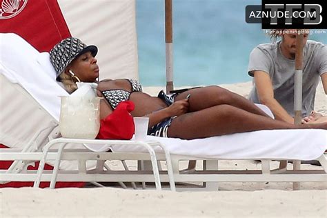 Mary J Blige In Bikini In Miami Aznude