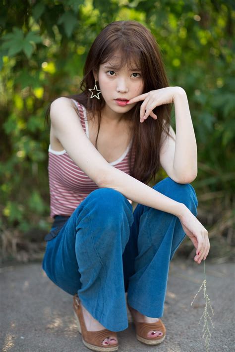 Lee ji eun is 52 years old this year, a famous artist since the 1990s of korean showbiz. Picture of Lee Ji-eun
