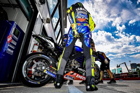 Valentino rossi has already resumed training at the ranch, along with his brother luca marini and logically, it was supposed to have been the petronas satellite team. MotoGP Valentino Rossi : la rumeur annonce une signature ...