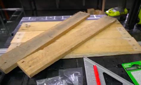 These Pallet Pieces Are Going To Great Use You Can Use This Simple Diy