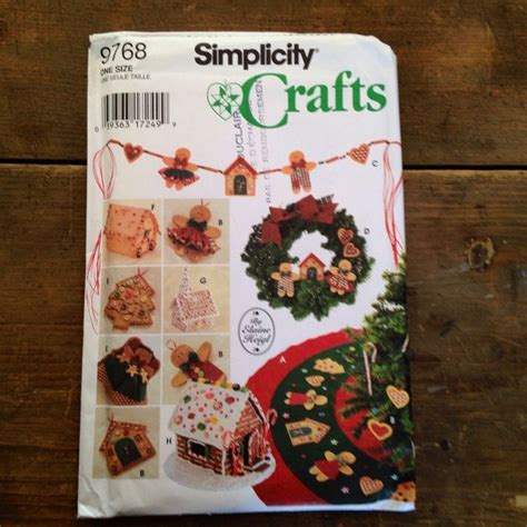 Simplicity Christmas Crafts Pattern Wreath Stocking Gingerbread Man