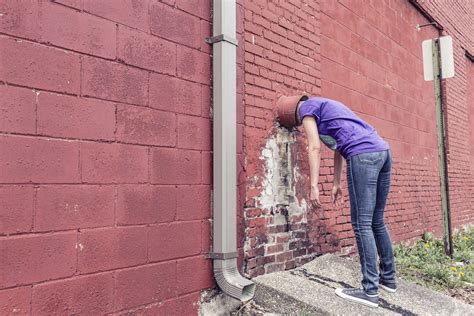 Ch.001 stuck in the wall… a woman's butt? Stuck in the Wall Free Photo - Gratisography