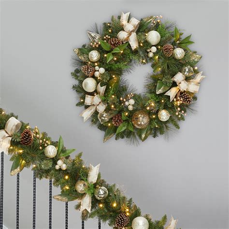 32 Inch 81 3 Cm Pre Lit Decorated Christmas Wreath With 50 LED Lights