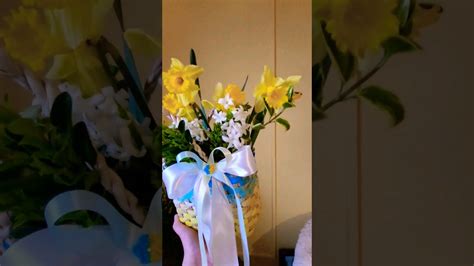 Квіткова композиція в корзині українськийвиробник youtube