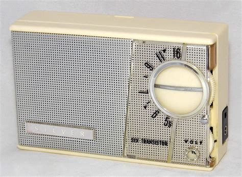 Vintage Silver Transistor Radio Model 6tr 100 Am Band 6 Flickr