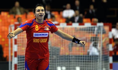 Handbaliste tinere, nu mai apar in tara. Cristina Neagu, cea mai bună handbalistă din lume
