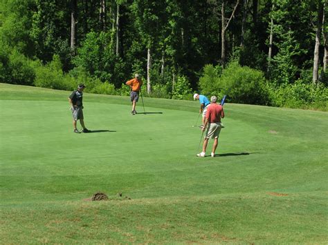 Harjoituspäivän pelikaveri kelly tan karsiutui kahden kierroksen jälkeen. Senior Edge 6/7/16 - Edgewater Golf Club