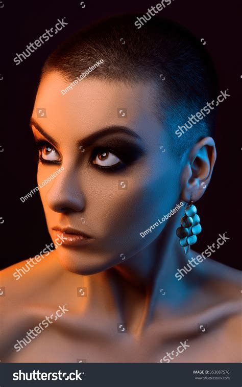 Ukrainian Nude Bald Girl Foto Stock Shutterstock