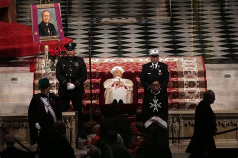 With Simple Bow Public Mourning For Cardinal Egan Begins The New
