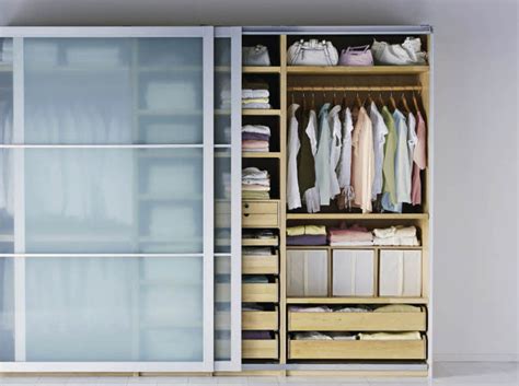 Der schimmel bildet sogenannte mykotoxine (schimmelpilzgifte), die über die luft in den menschlichen körper gelangen können und dort unspezifische krankheitssymptome hervorrufen können. Schimmel in der Wohnung: Woher kommen die schwarzen ...