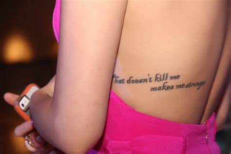 Có thể sử dụng bất kỳ màu nào cho các loại hình xăm này có thể bao gồm hầu hết mọi vùng da bị ảnh hưởng ban đầu khá đau và người ta phải giữ cho vùng đó không bị kích ứng. Các mẫu hình xăm chữ tiếng hay nhất - Tiếng Anh Nhanh