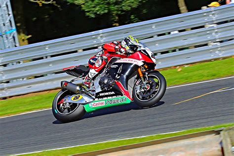 Oulton Park Puts On Incredible Bsb Showdown Decider Thepitcrewonline