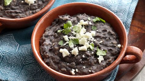 3 dientes de ajo molido. Receta de Frijoles Negros | QueRicaVida.com