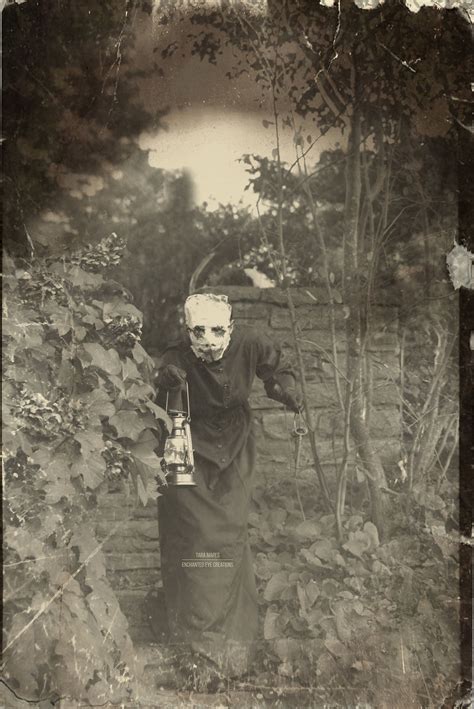 Two Sisters Recreated Vintage Halloween Photos That Will