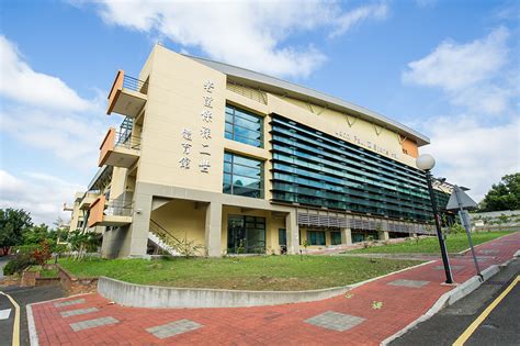 Although 體育館／体育馆 (tǐyùguǎn) and 健身房 (jiànshēnfáng) both translate into gymnasium or gym in english, the former refers to a venue used for sports and competitions. 實績 | 台灣臉霸 Face8 人臉辨識引擎 | 研勤科技 PAPAGO!