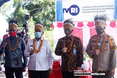 Dasar negara yang menjadi alat pemersatu bangsa indonesia. Presiden dan Gubernur Resmikan TVRI Papua Barat, Jadilah ...