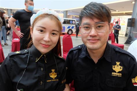 Ketua polis johor dato ayob khan mydin pitchay mendengar penerangan nelayan jaiz adnan dalam sesi town hall ketua polis johor, datuk ayob khan mydin pitchay berkata, pihaknya tidak menolak kemungkinan nicky liow akan terdahulu, ketua polis negara tan sri abdul hamid bador berkata. DATO SRI LIOW SOON HEE DONATED HIS 4th AMBULANCE WORTH RM 142,000 TO COMMUNITY POLICING MALAYSIA ...