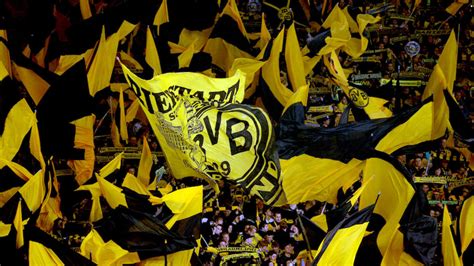 Haftasında rb leipzig, deplasmanda borussia dortmund ile karşı karşıya geldi. Boykott bei Borussia Dortmund gegen RB Leipzig: Darum sind kaum BVB-Ultras in Leipzig im Stadion ...