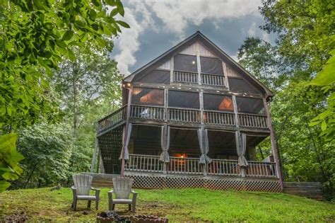 This beautiful region encompasses many miles of mountain views, hiking trails, shopping and endless adventure for your next smoky mountains vacation. CRIMSON BEAR MOUNTAIN- 3BR/3BA- SECLUDED CABIN SLEEPS 6 ...