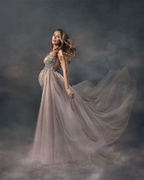 pin by amar pal on maternity poses maternity dresses photography maternity shoot outfit