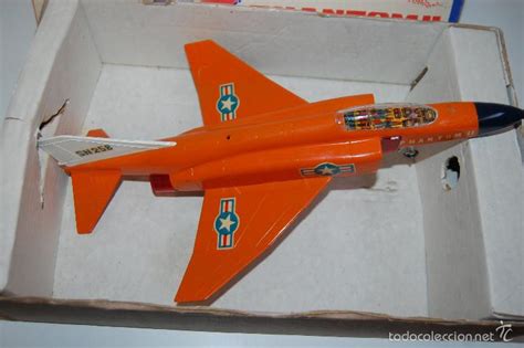 No importa si es los aviones de guerra son triplanos del barón rojo o los cazas de top gun, todo consiste en situarse en la cabina, despegar, localizar el blanco, perseguirlo efectuando las más llamativas cabriolas, esquivar sus disparos, regalarles unos cuantos de tu cosecha y derribarlos. antiguo avion juguete combate phantom ii fricci - Comprar Juguetes antiguos marca Payá en ...