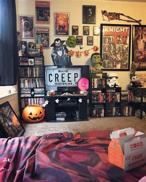 Maybe you would like to learn more about one of these? Pin by Kaitlyn Maloney on HoRRor | Halloween bedroom decor ...