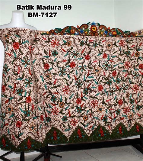 Untuk itu kemeja batik hijau setidaknya akan menjadi referensi terbaik dalam menentukan fashion batik dengan motif batik yang. Best Download Gambar Batik Madura | Goodgambar