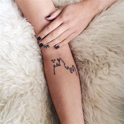 25 Cute Small Feminine Tattoos For Women 2024 Tiny Meaningful Tattoos Pretty Designs