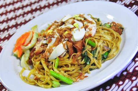 Berbeda dengan nasi goreng oriental yang berwarna terang, nasi goreng khas jawa berciri khas warna sangat gelap. RESEP MASAKAN MIE GORENG JAWA | Resep masakan, Resep masakan indonesia, Masakan