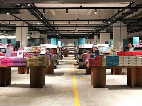 If you love the idea of stepping into a bookstore at 2.00 a.m. BookXcess, Kedai Buku 24 Jam Pertama Dan Terbesar Di Malaysia.