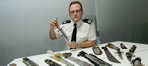 Bin The Blade Police Urge Manchester To Do Right Thing During Knife Amnesty Mancunian Matters