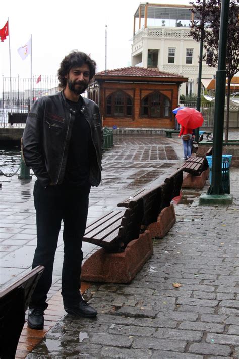 Tiyatro oyuncusu, dizi ve dublaj sanatçısı olarak kamera karşısında yer alan oyuncu ankara üniversitesi dil ve tarih coğrafya fakültesi oyunculuk. Erdinç Gülener - Kerbela Sayfa - 5 - Haberler, Güncel ...