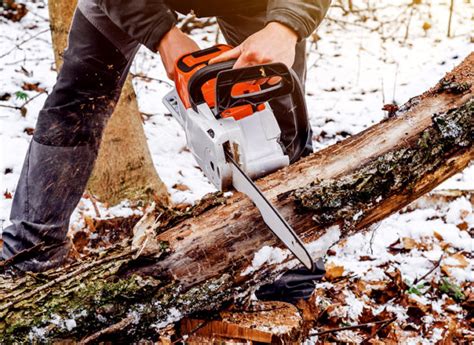 That means starting them has also dissimilarities. How to Start a STIHL Chainsaw | A Step by Step Guide | Chainsaw Journal